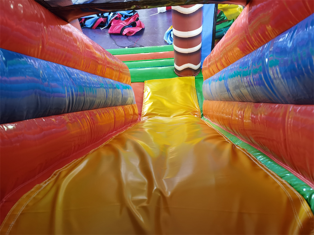 Springkussen multiplay dino - 6x6,5 m