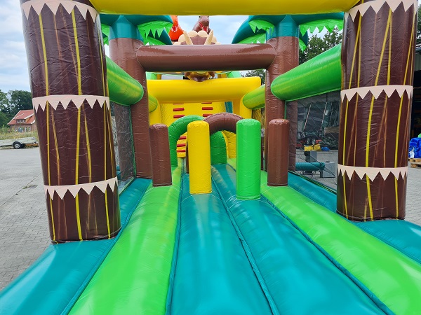 Stormbaan dino 3D met glijbaan 17,5x3,8 m