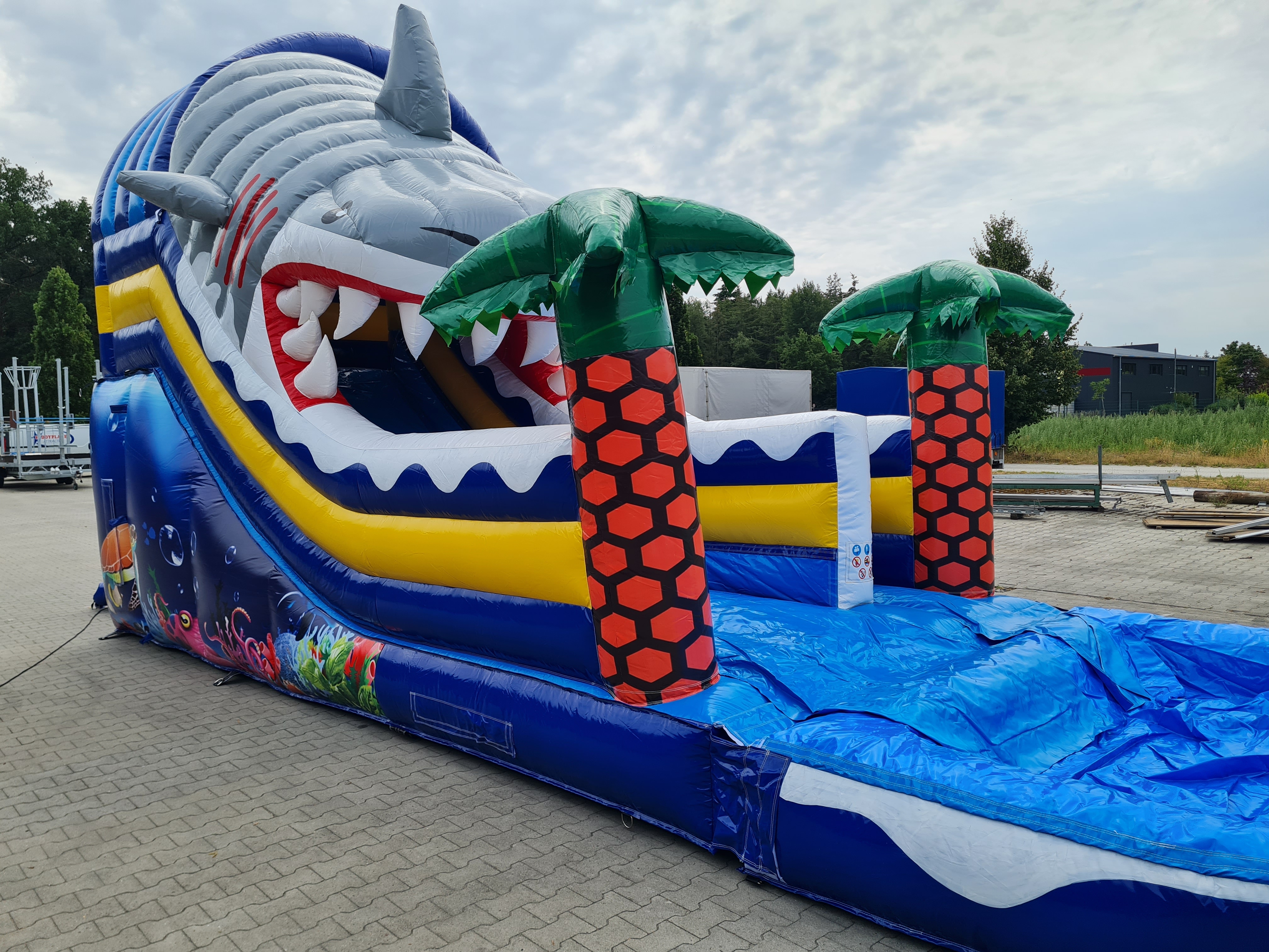 Glijbaan haai, met bad - 8,4x3,3 m 