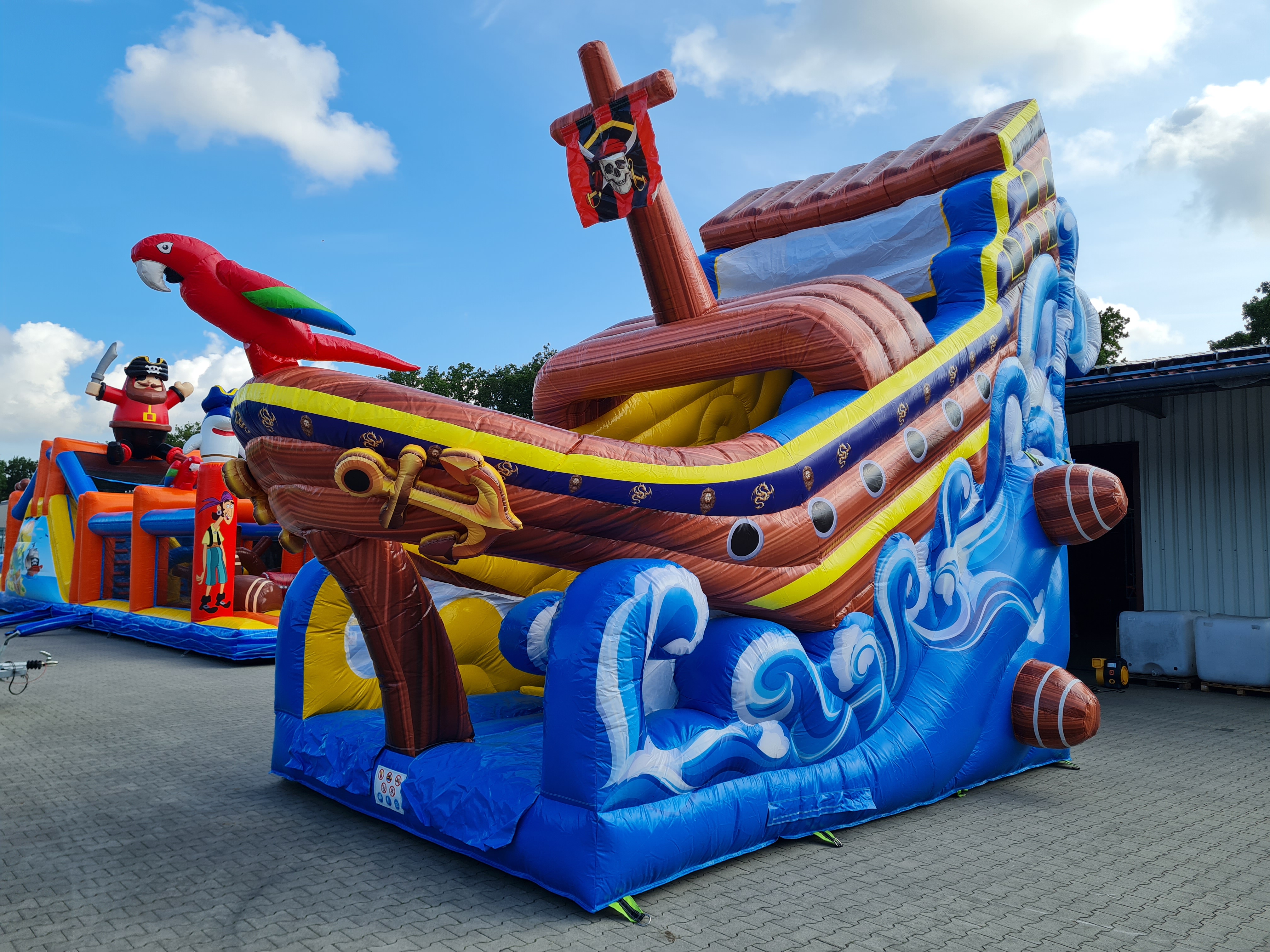 Reuzenglijbaan Piratenschip met papegaai 7x4x5,9m