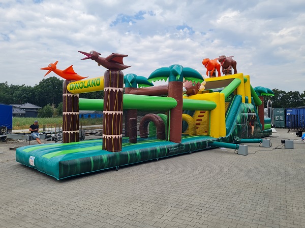 Stormbaan dino 3D met glijbaan 17,5x3,8 m