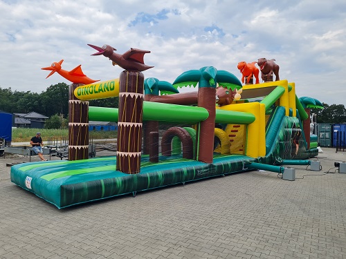 Stormbaan dino 3D met glijbaan 17,5x3,8 m