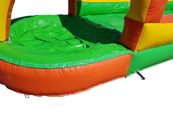 Buikglijbaan / waterglijbaan met badje 15x2,5m