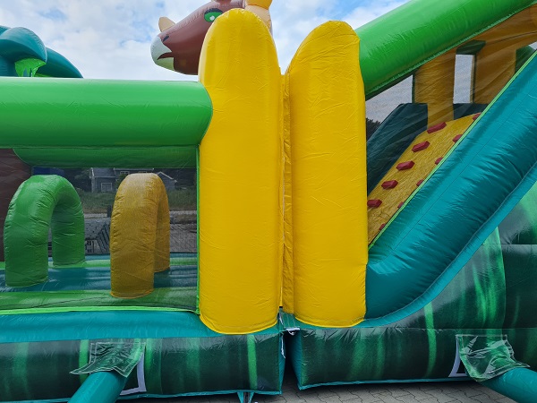 Stormbaan dino 3D met glijbaan 17,5x3,8 m