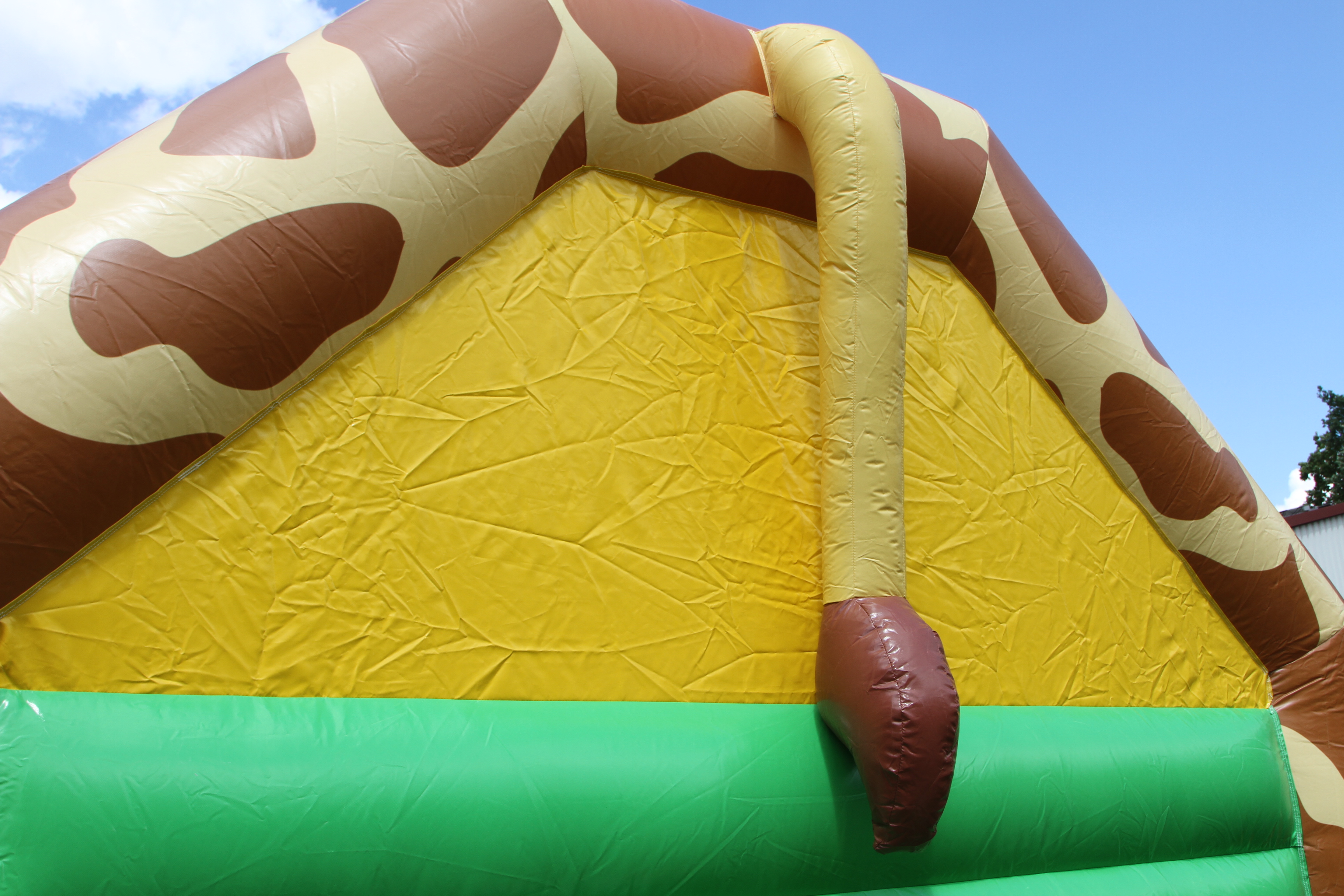 Springkussen 4,5x4 m - giraffe 