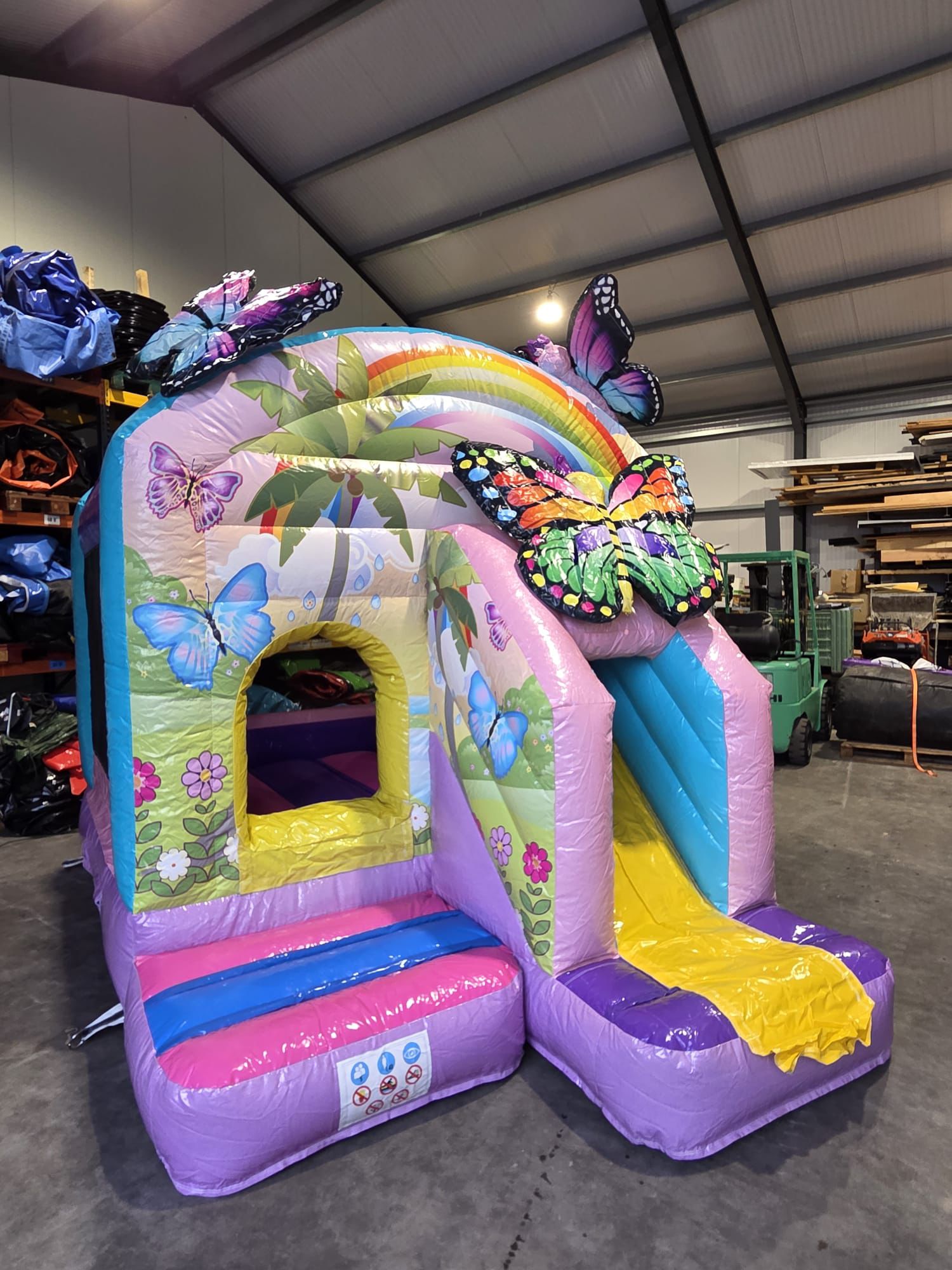 Springkussen 3,9x2,8 m - kleine vlinder